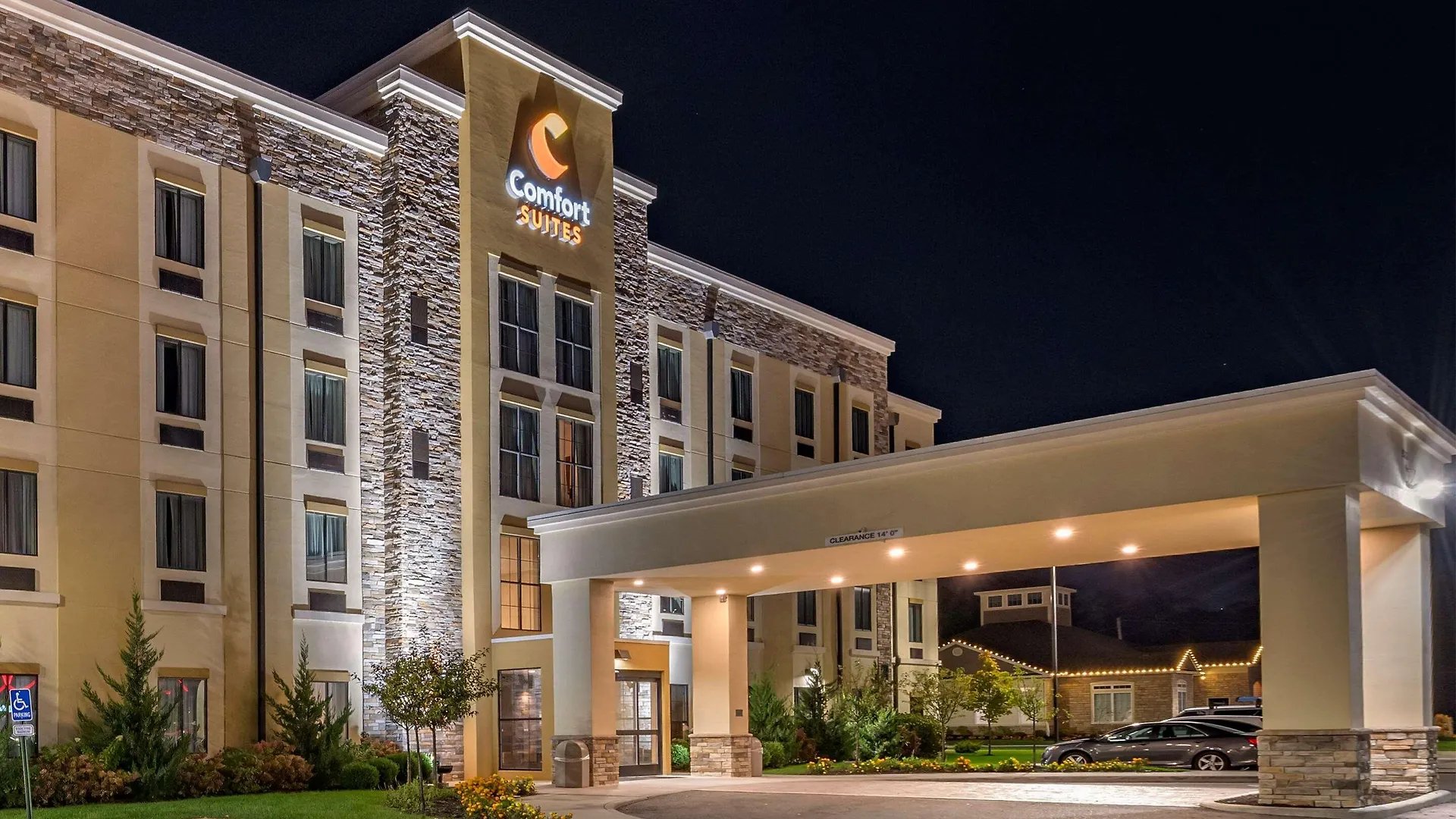 *** Hotel Comfort Suites Columbus Airport USA